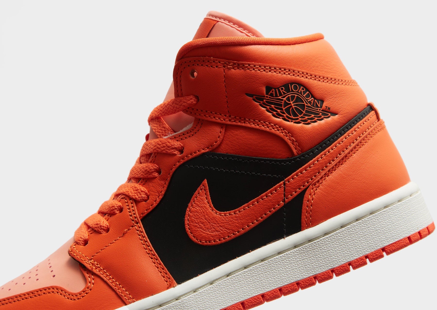 סניקרס Air Jordan 1 Mid SE Rush Orange | נשים