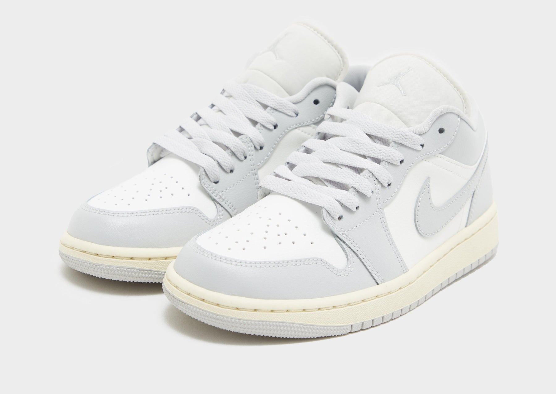 סניקרס Air Jordan 1 Low Coconut Milk Neutral Grey | נשים