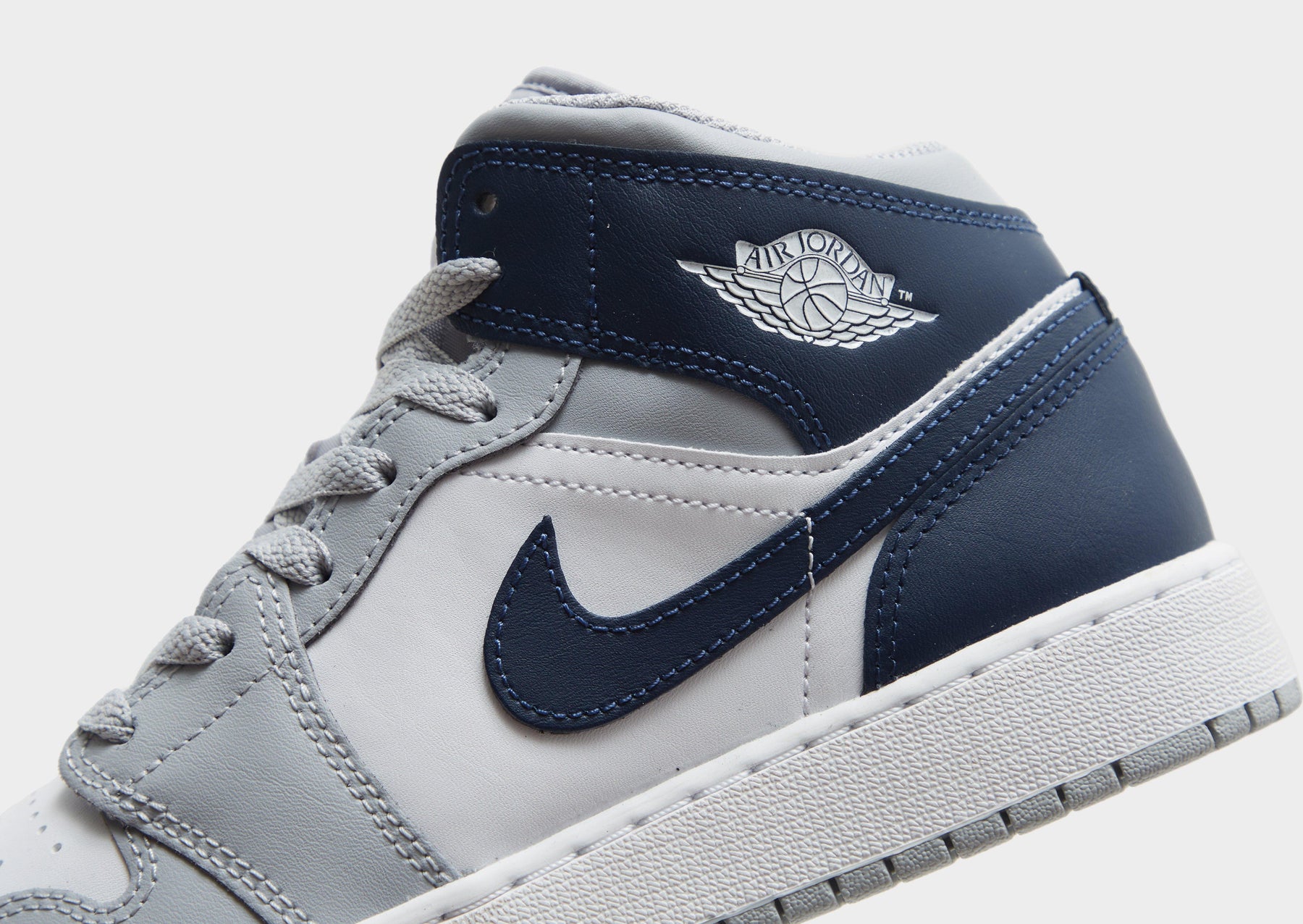 סניקרס Air Jordan 1 Mid Wolf Grey Midnight Navy | ג'וניורס