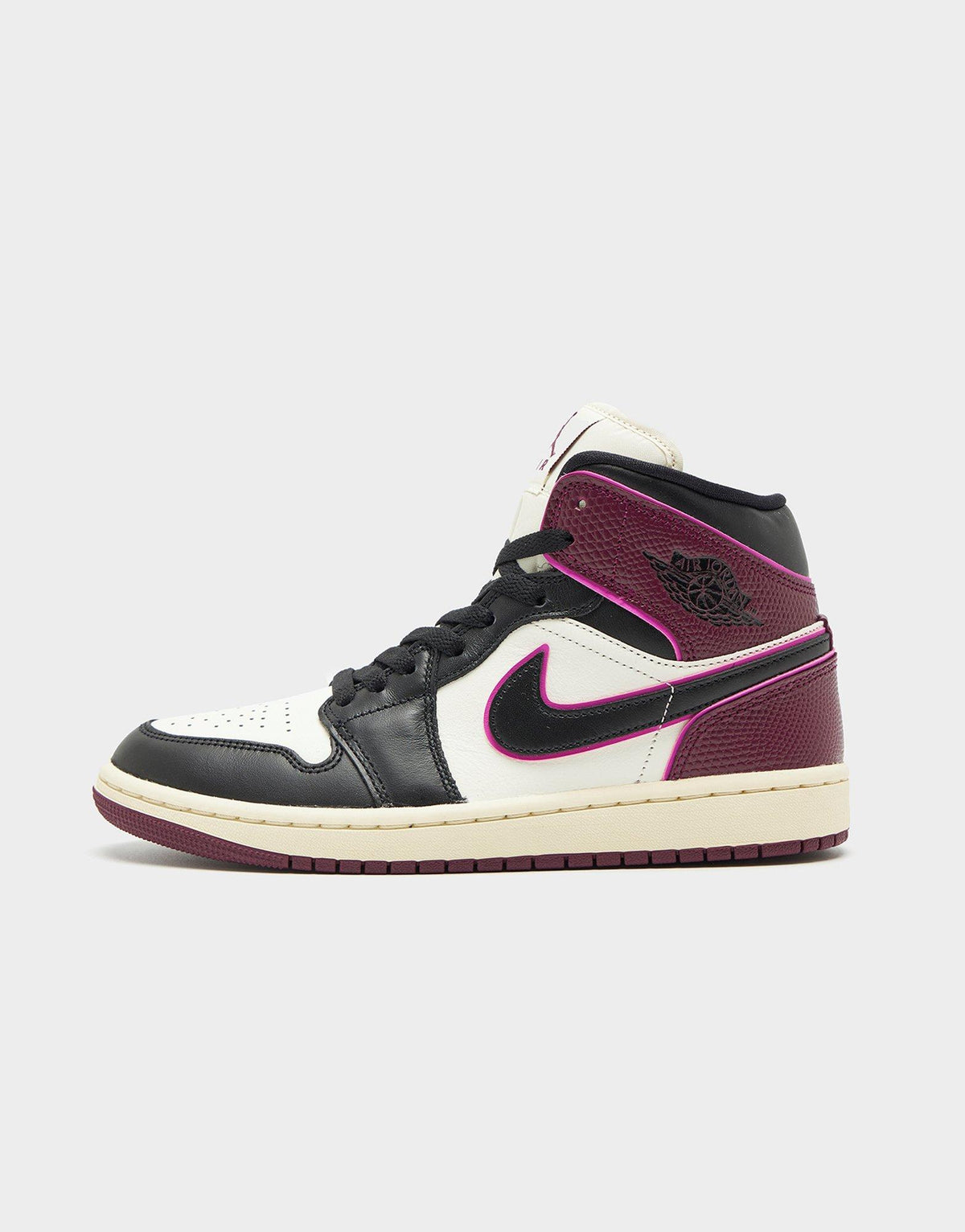 סניקרס Air Jordan 1 Mid SE Bordeaux | נשים