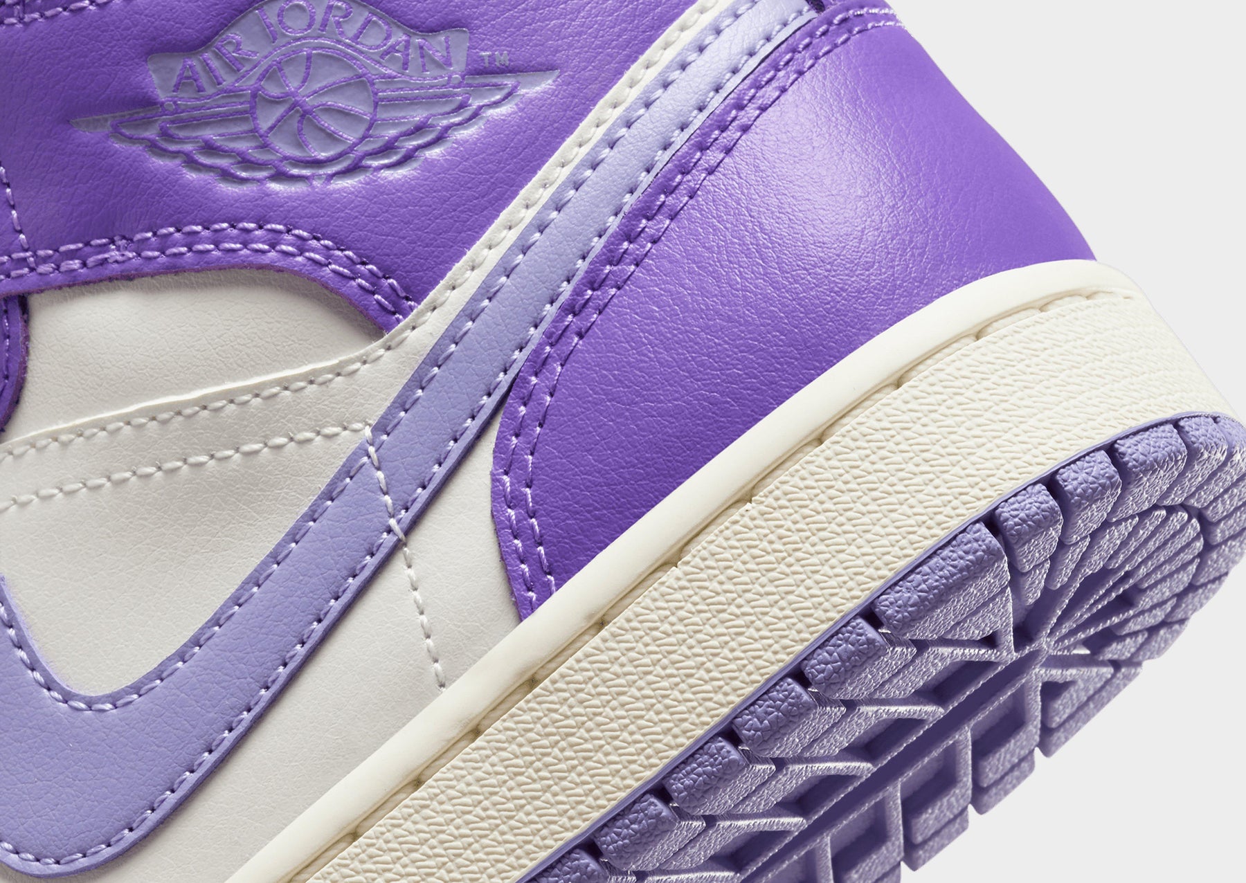 סניקרס Jordan 1 Mid Action Grape | נשים