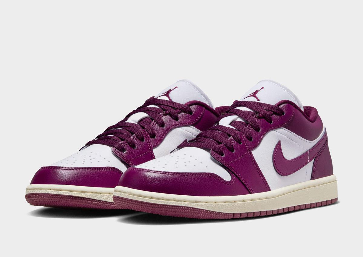 סניקרס Air Jordan 1 Low Fireberry | נשים