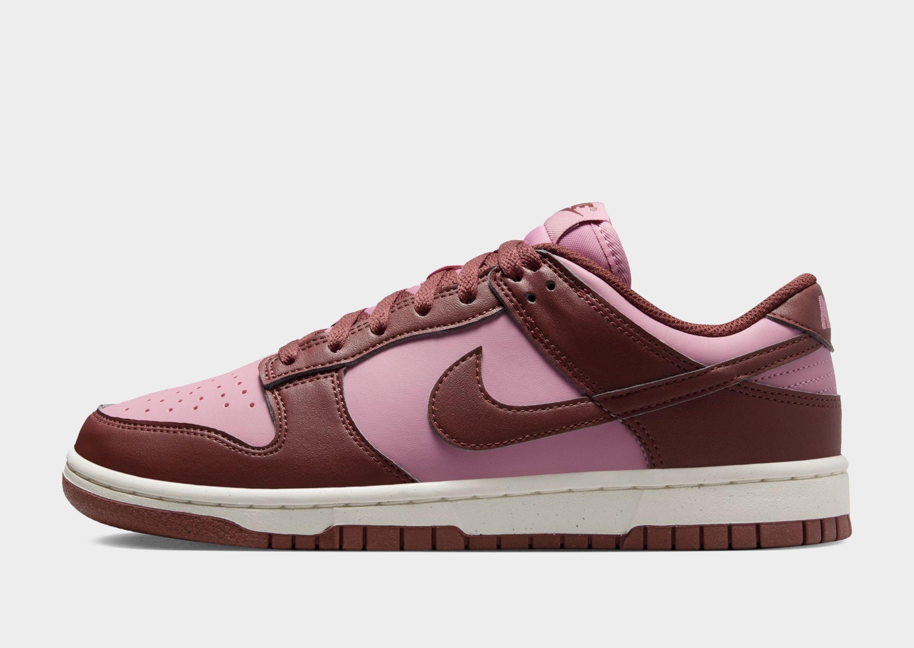 סניקרס Dunk Low Next Nature Dark Pony Elemental Pink | נשים