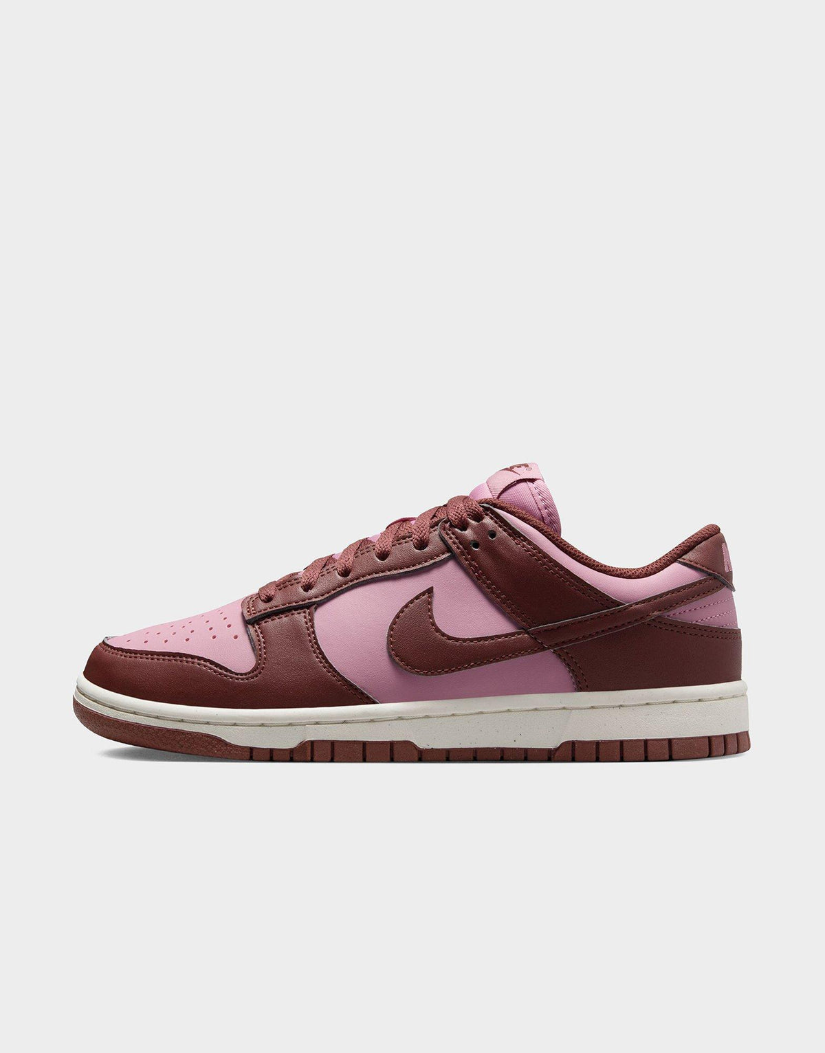 סניקרס Dunk Low Next Nature Dark Pony Elemental Pink | נשים