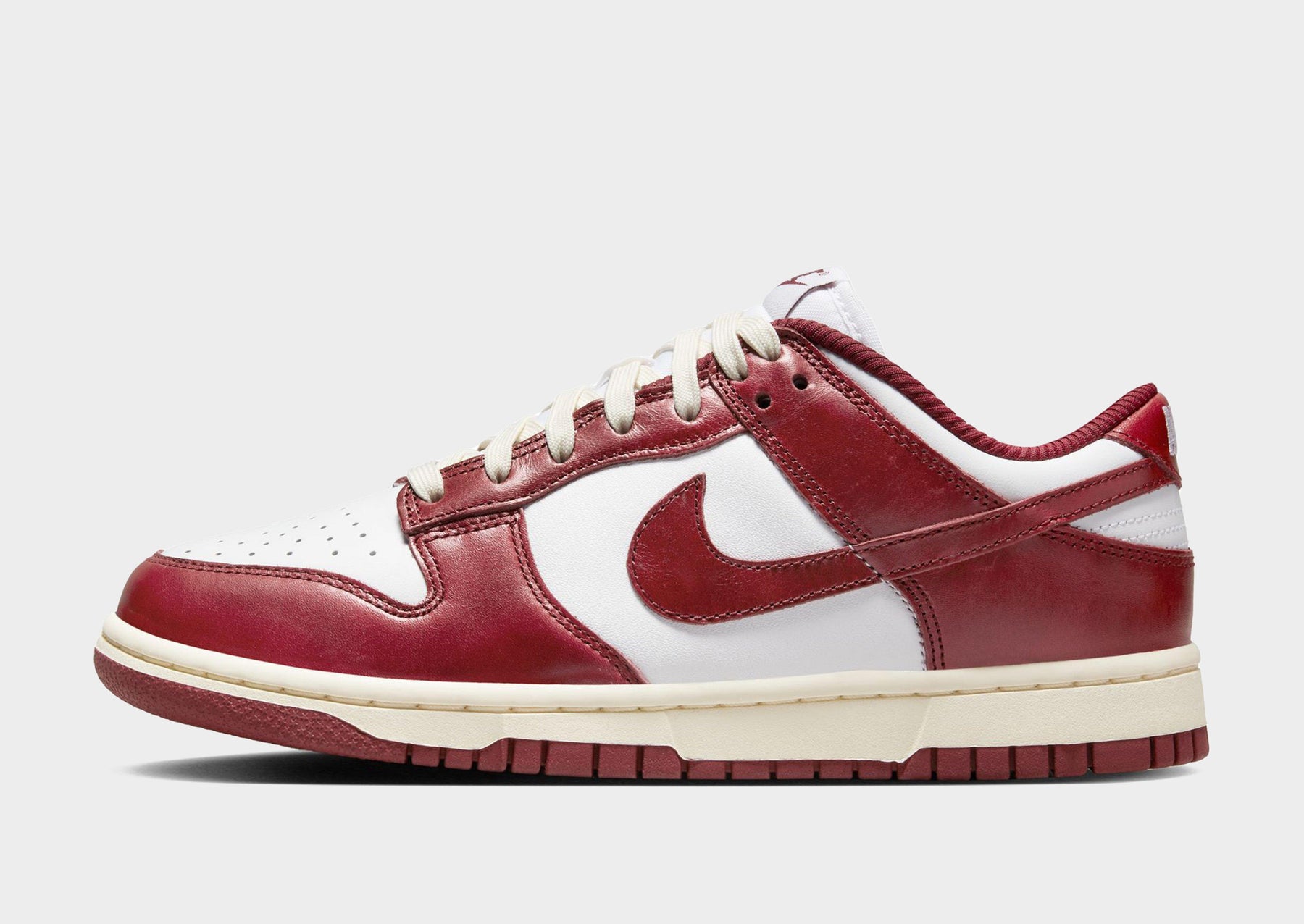 סניקרס Dunk Low PRM Team Red | נשים