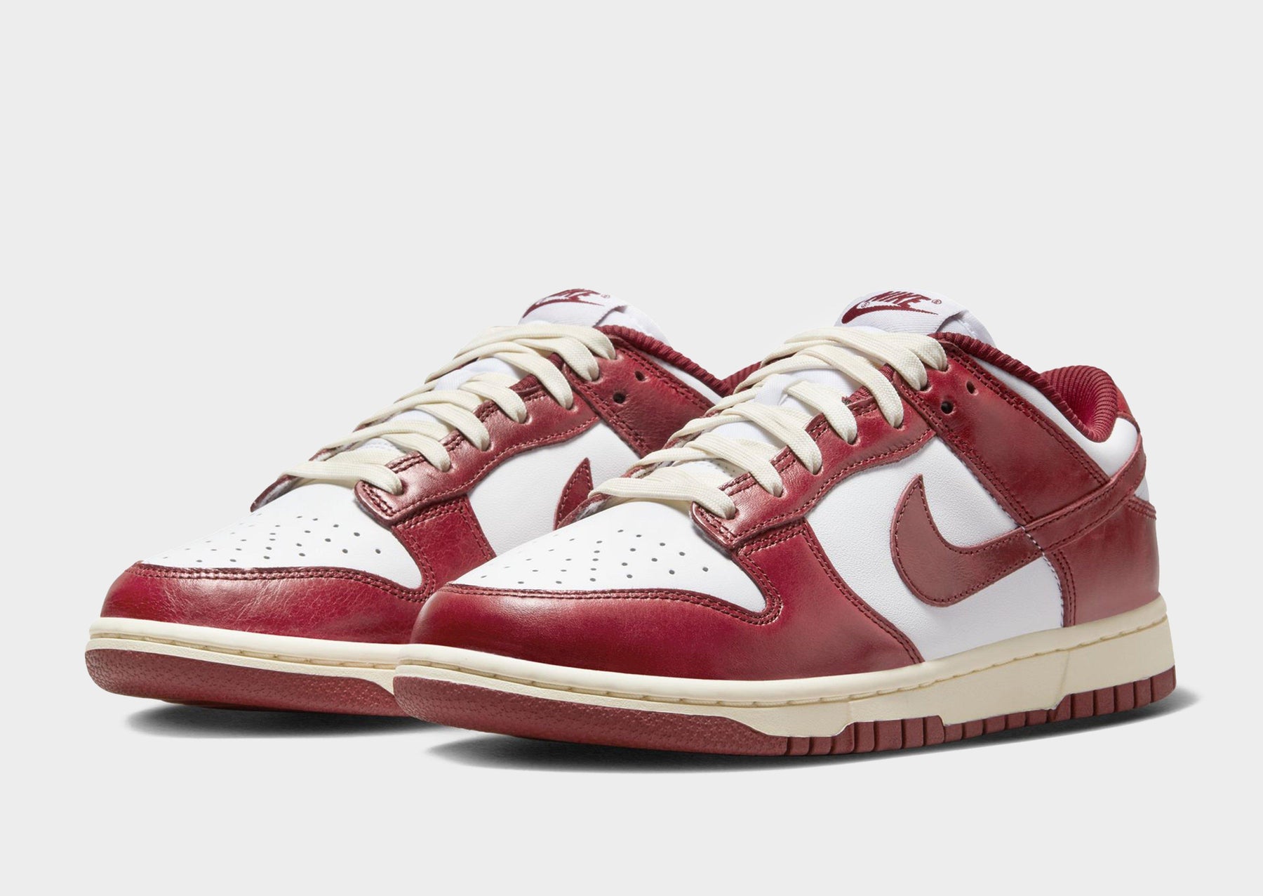 סניקרס Dunk Low PRM Team Red | נשים