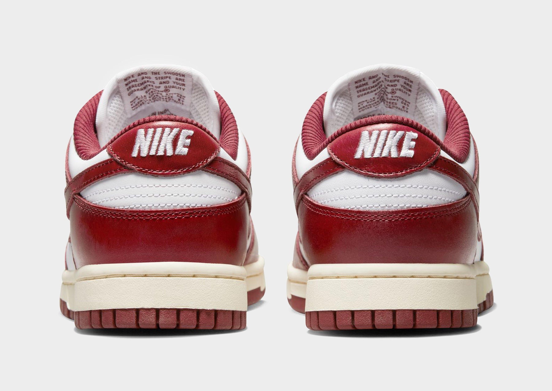 סניקרס Dunk Low PRM Team Red | נשים