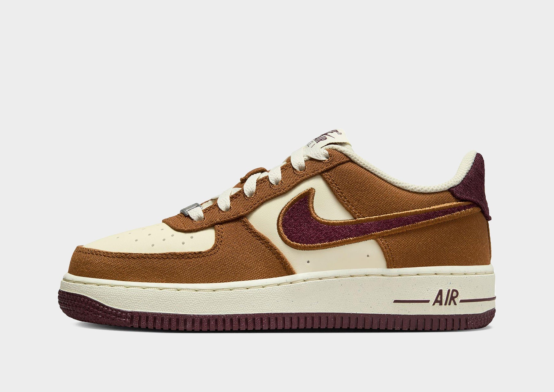 סניקרס Air Force 1 LV8 | ג'וניורס