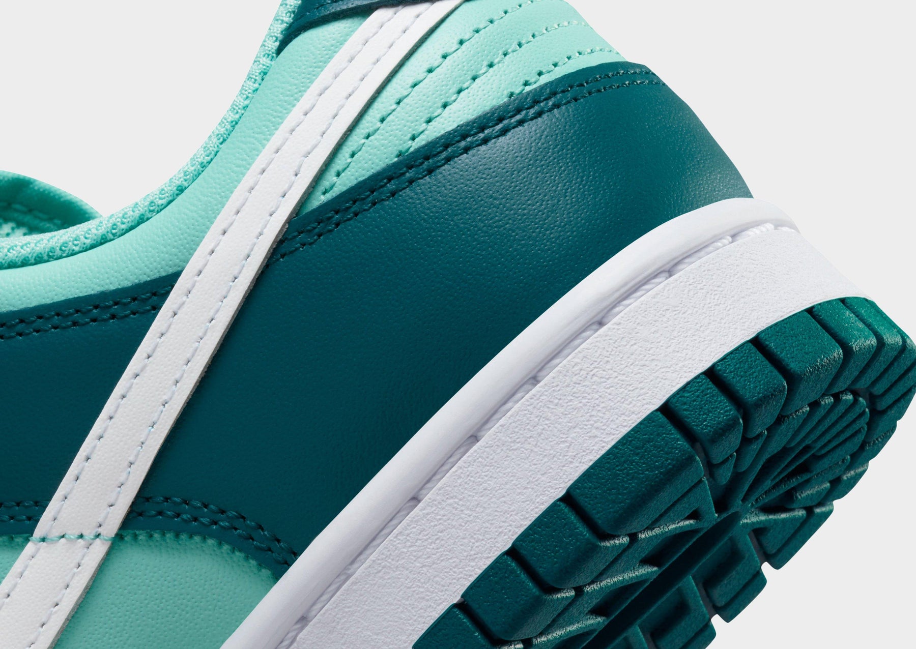 סניקרס Dunk Low Geode Teal | נשים